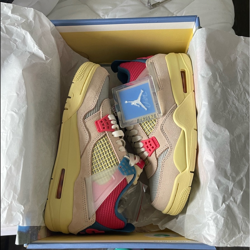 NEVER WORN air jordan 4 guava ice